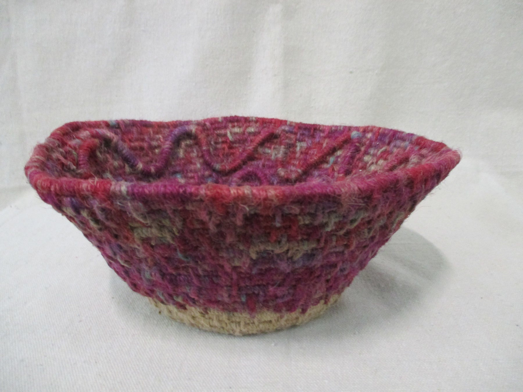 Coiled jute fiber bowl with swirl type pattern