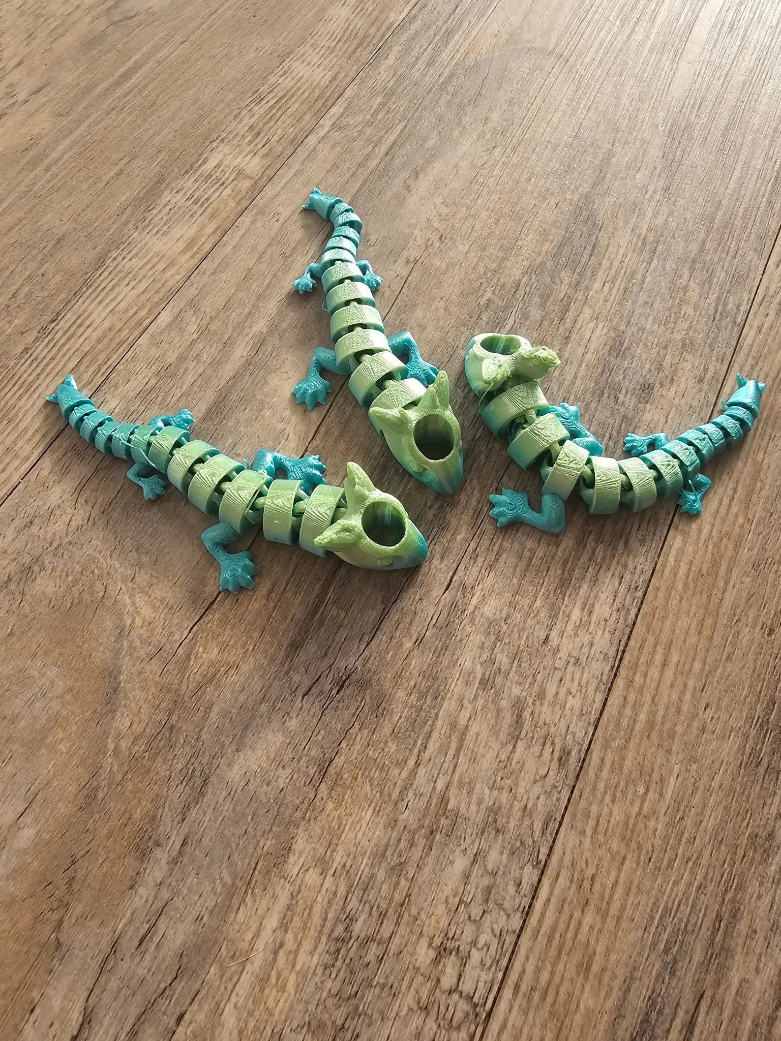 Articulated Chameleon Straw Topper by The Tween Space, straw holders detail photo 2