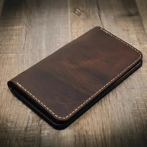 Close view of Badge Long Wallet leather grain and stitching