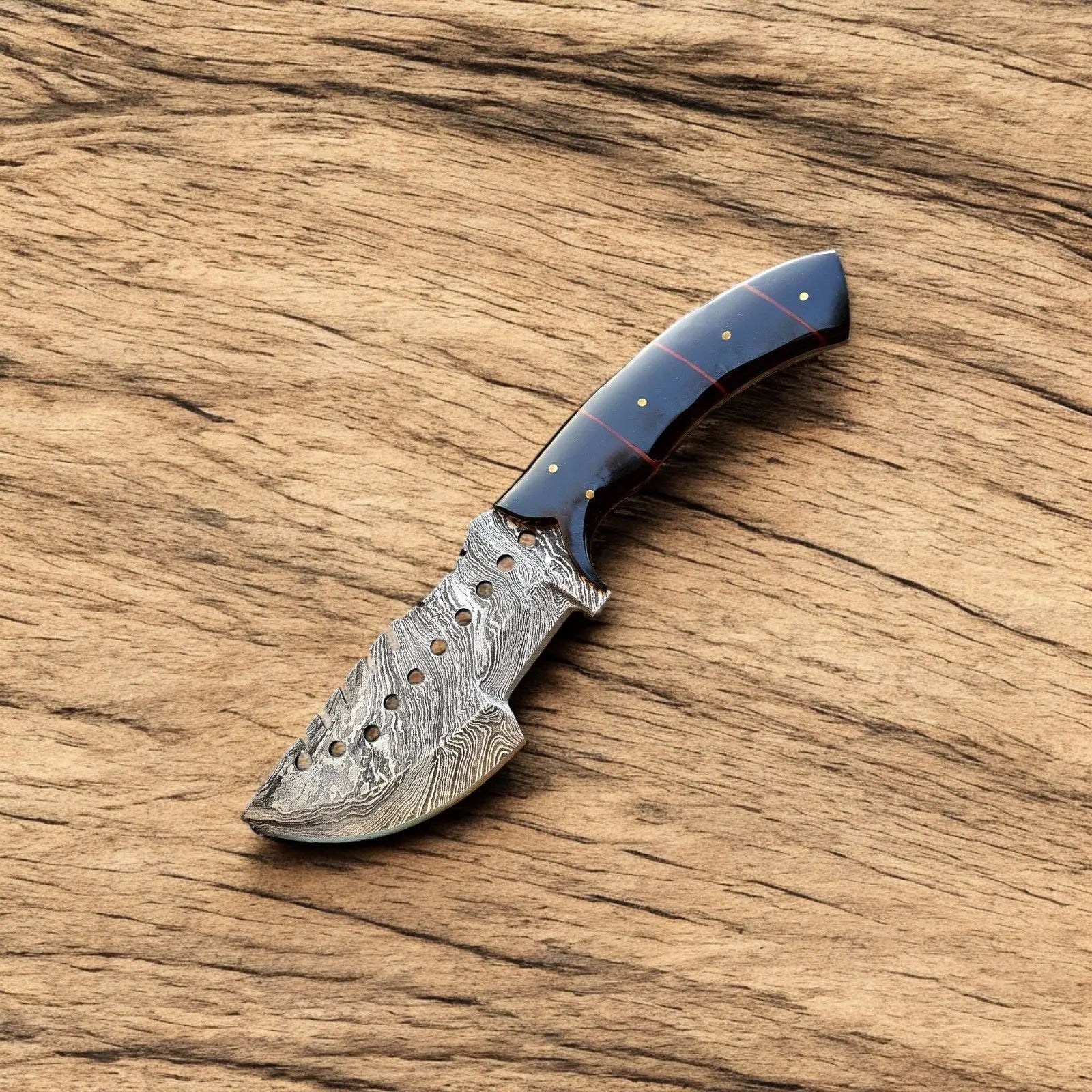 Custom Handmade Damascus Hunting Knife – Epoxy Resin Handle Damascus Knife Store