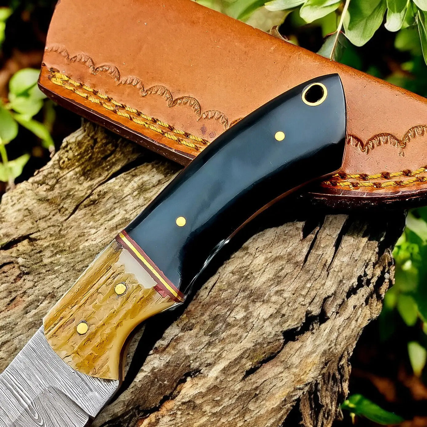 Handmade Damascus Hunting Knife – Buffalo & Antler Horn Damascus Knife Store