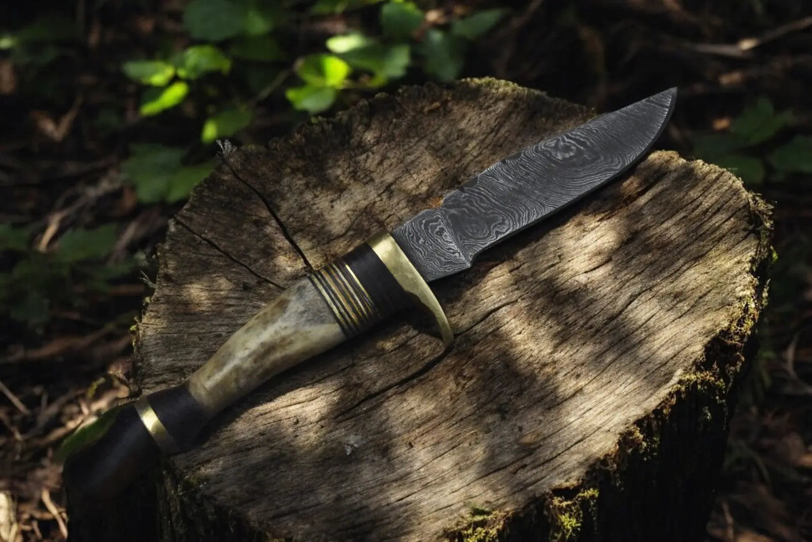 Handmade Damascus Skinning Knife – Antler Horn Handle Damascus Knife Store