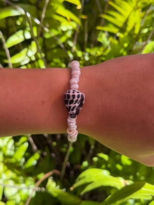 Hebrew Shell Bracelet HALT