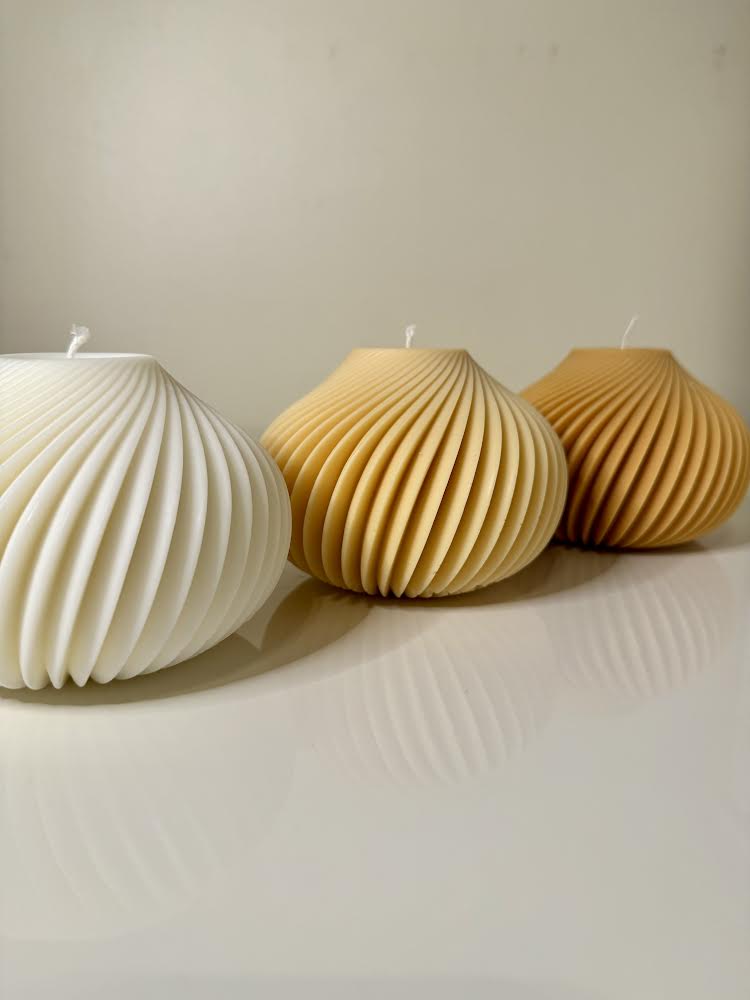 Elissos minimalist sculptural candle by Believe Candle – product view 4