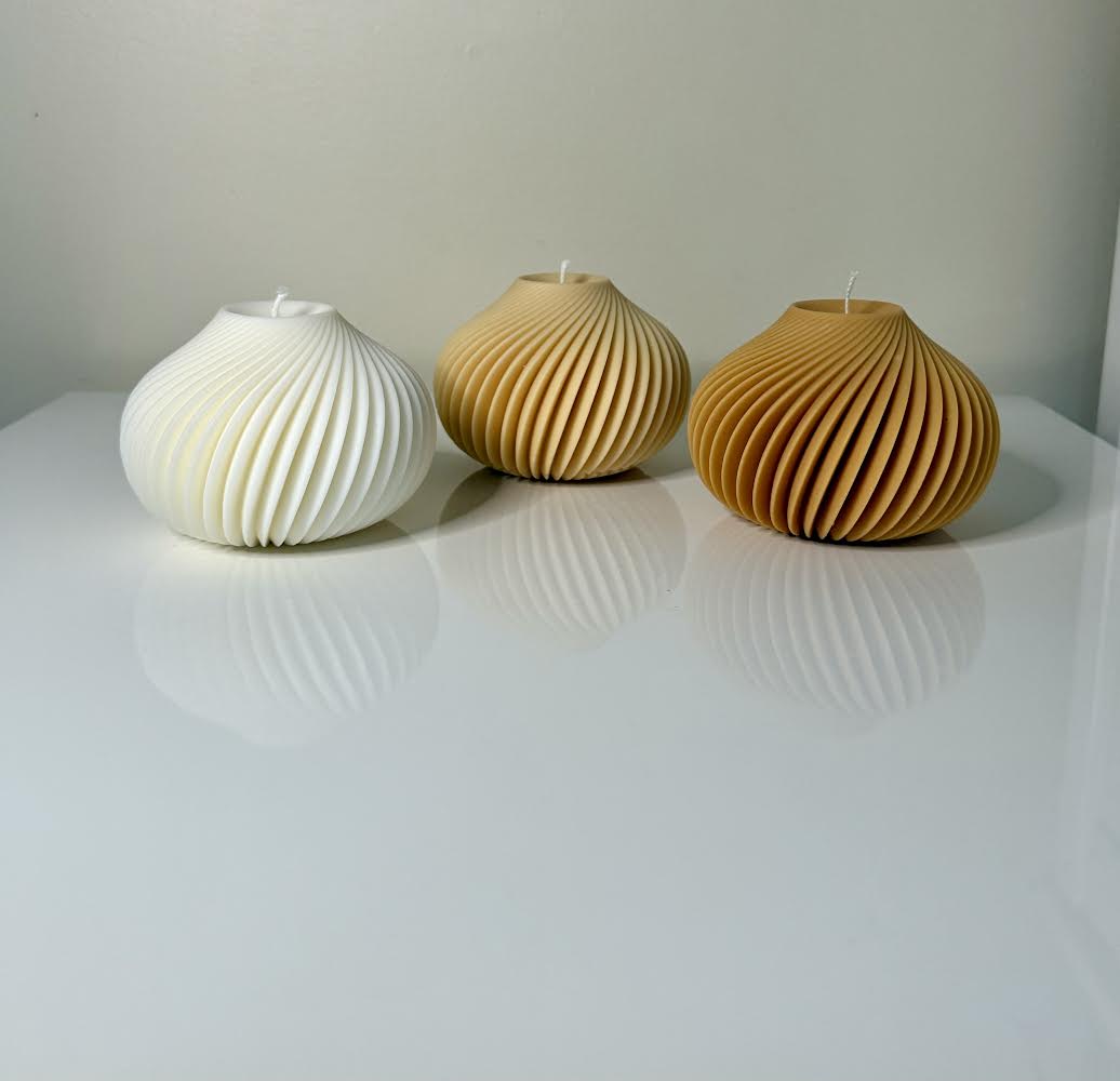 Elissos minimalist sculptural candle by Believe Candle – product view 3