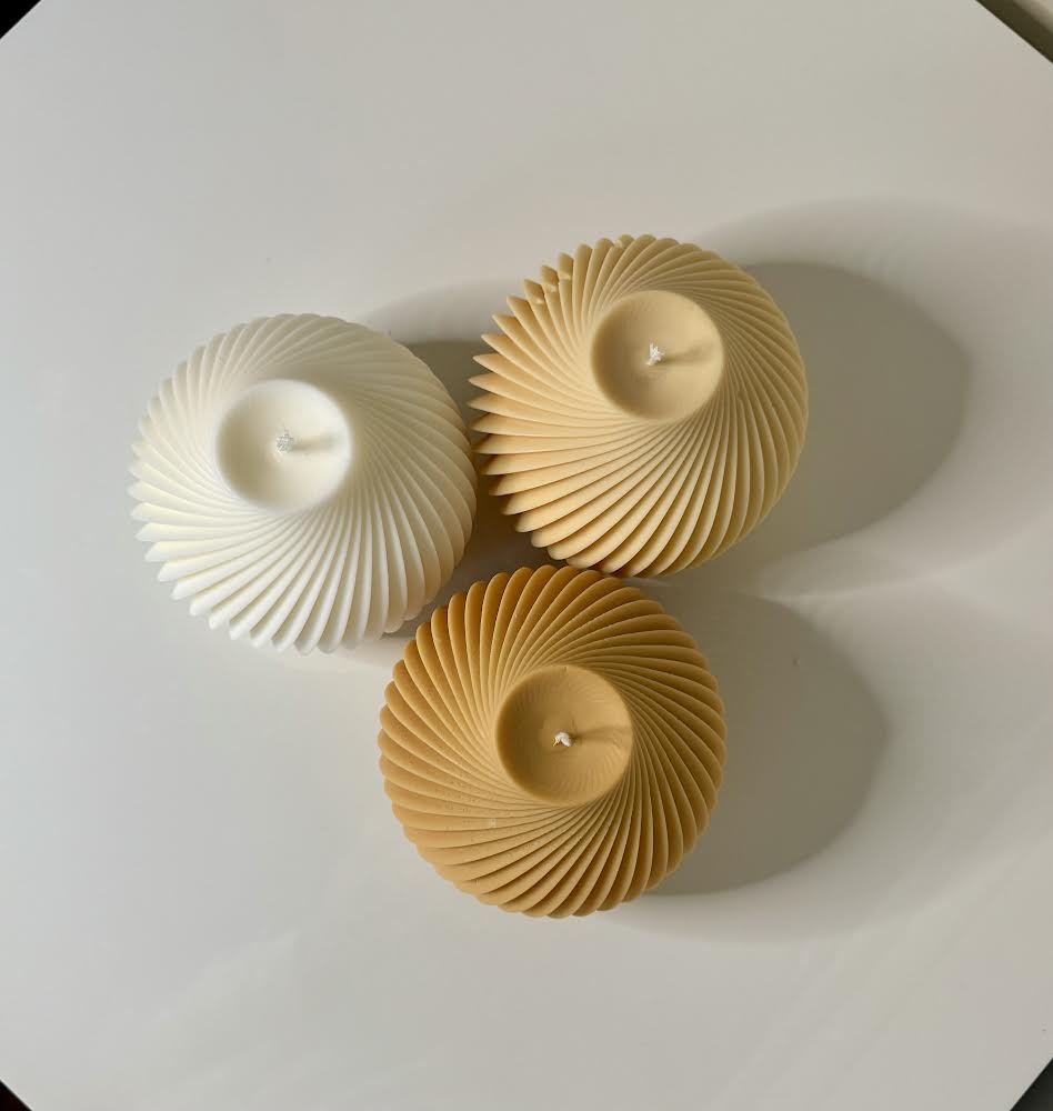 Elissos minimalist sculptural candle by Believe Candle – product view 2