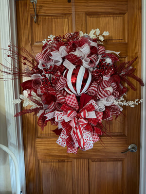 Red and white peppermint Christmas wreath by Bouge Creations – view 7