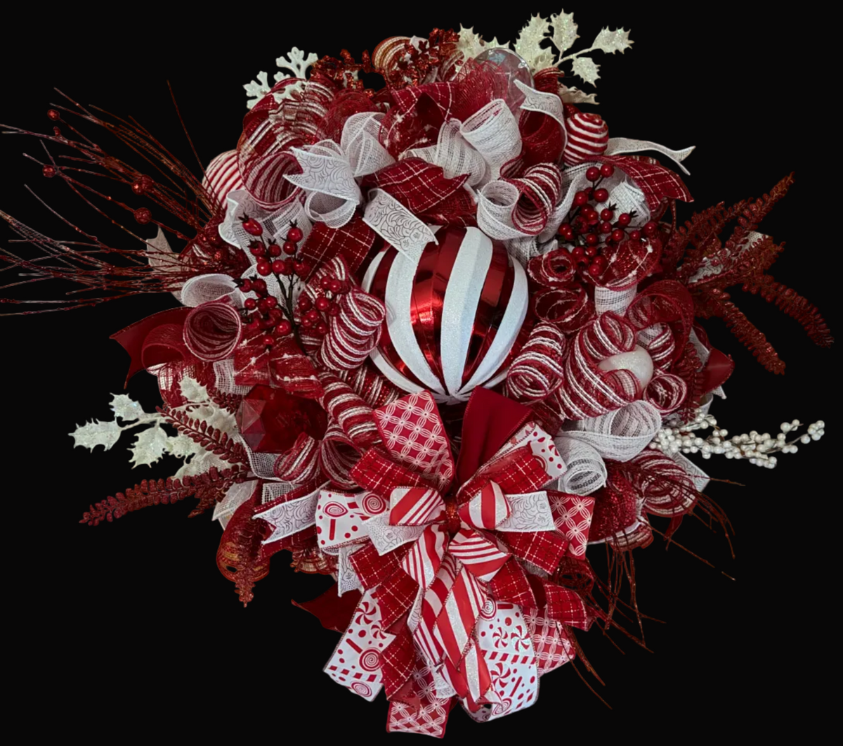 Red and white peppermint Christmas wreath by Bouge Creations – view 4