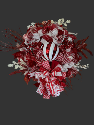 Red and white peppermint Christmas wreath by Bouge Creations – view 8