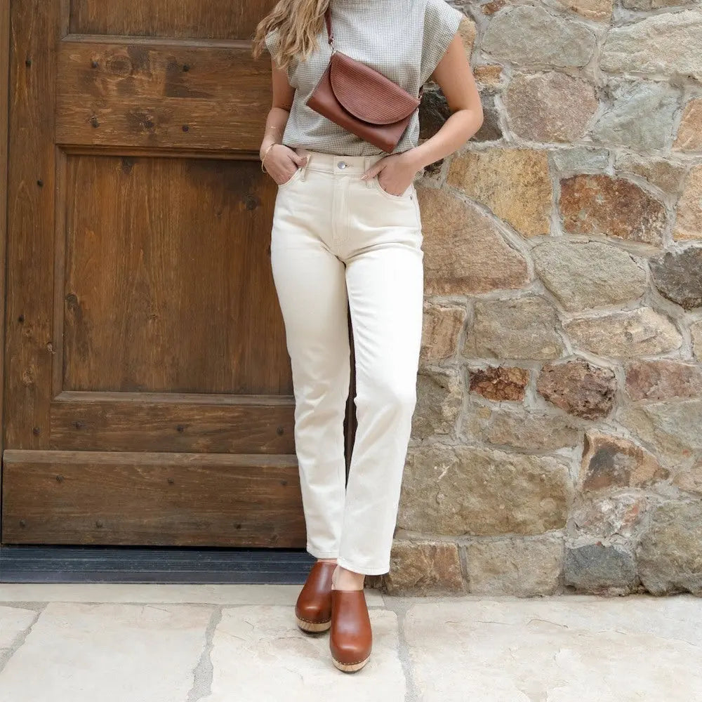 Nisolo Cleo Leather Convertible Crossbody Clutch by Mission Mercantile Leather Goods, natural skincare detail photo 4
