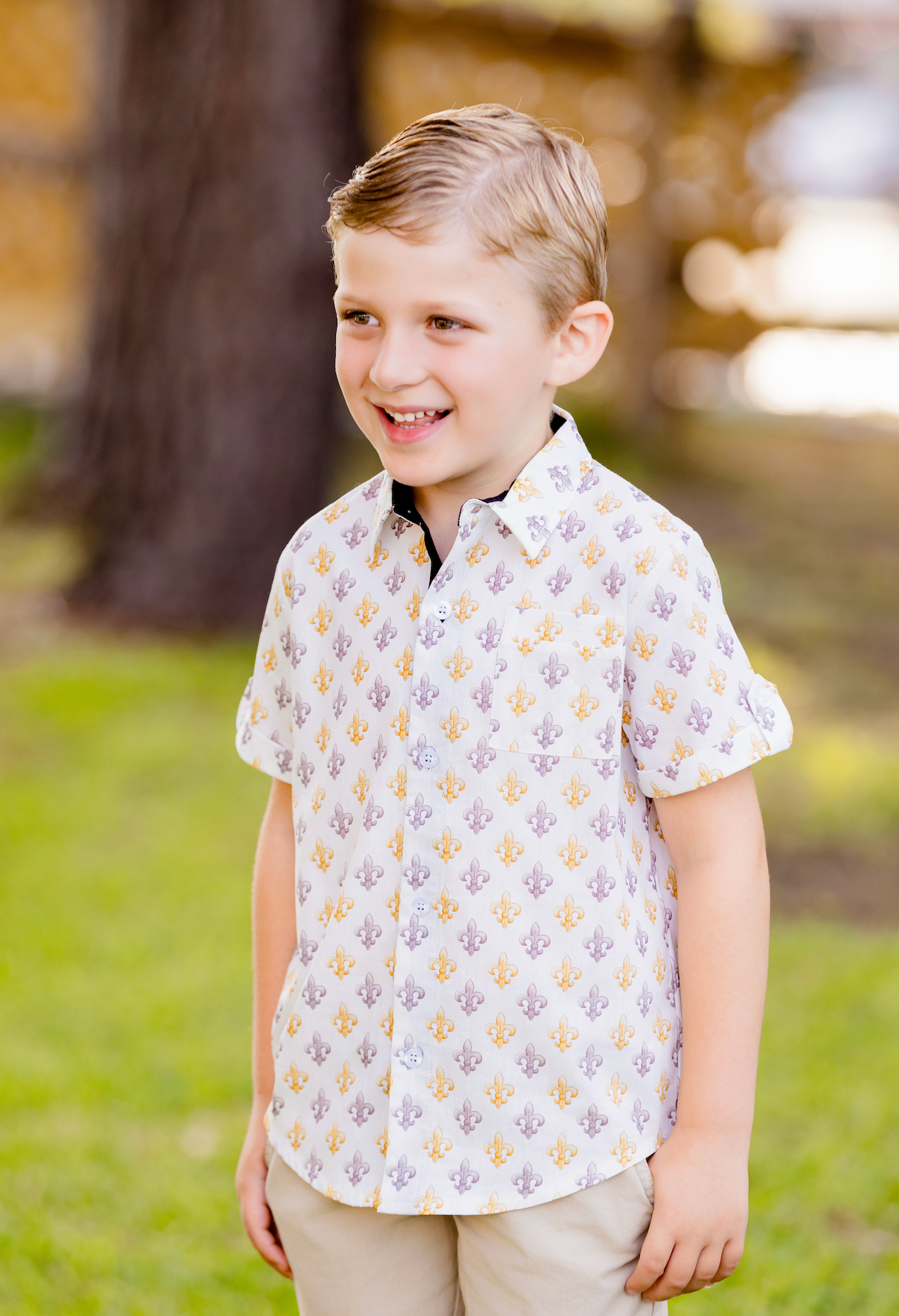 Black and Gold Fleur de Lis Short Sleeve Collared Shirt by Nola Tawk, Southern lifestyle apparel detail photo 2