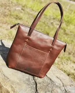 Zippered Purse by Kw Leatherworks, handmade leather goods detail photo 4