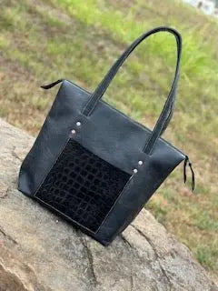 Zippered Purse by Kw Leatherworks, handmade leather goods detail photo 7