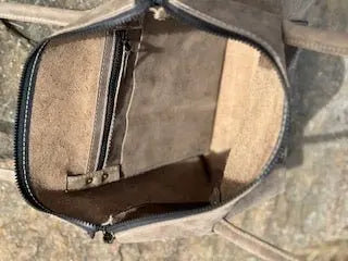 Zippered Purse by Kw Leatherworks, handmade leather goods detail photo 14