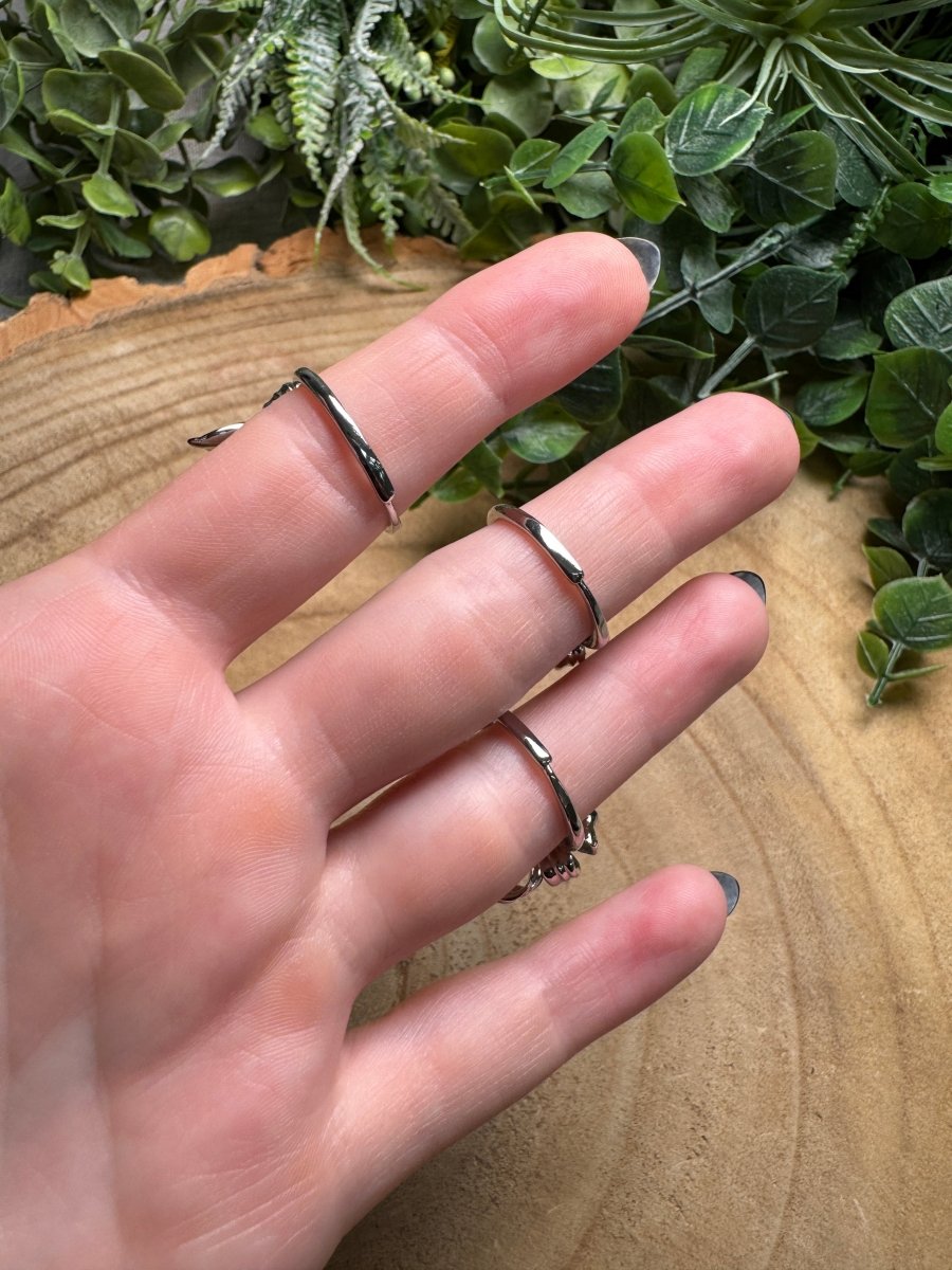 Aura Glass Bow Ring Adjustable