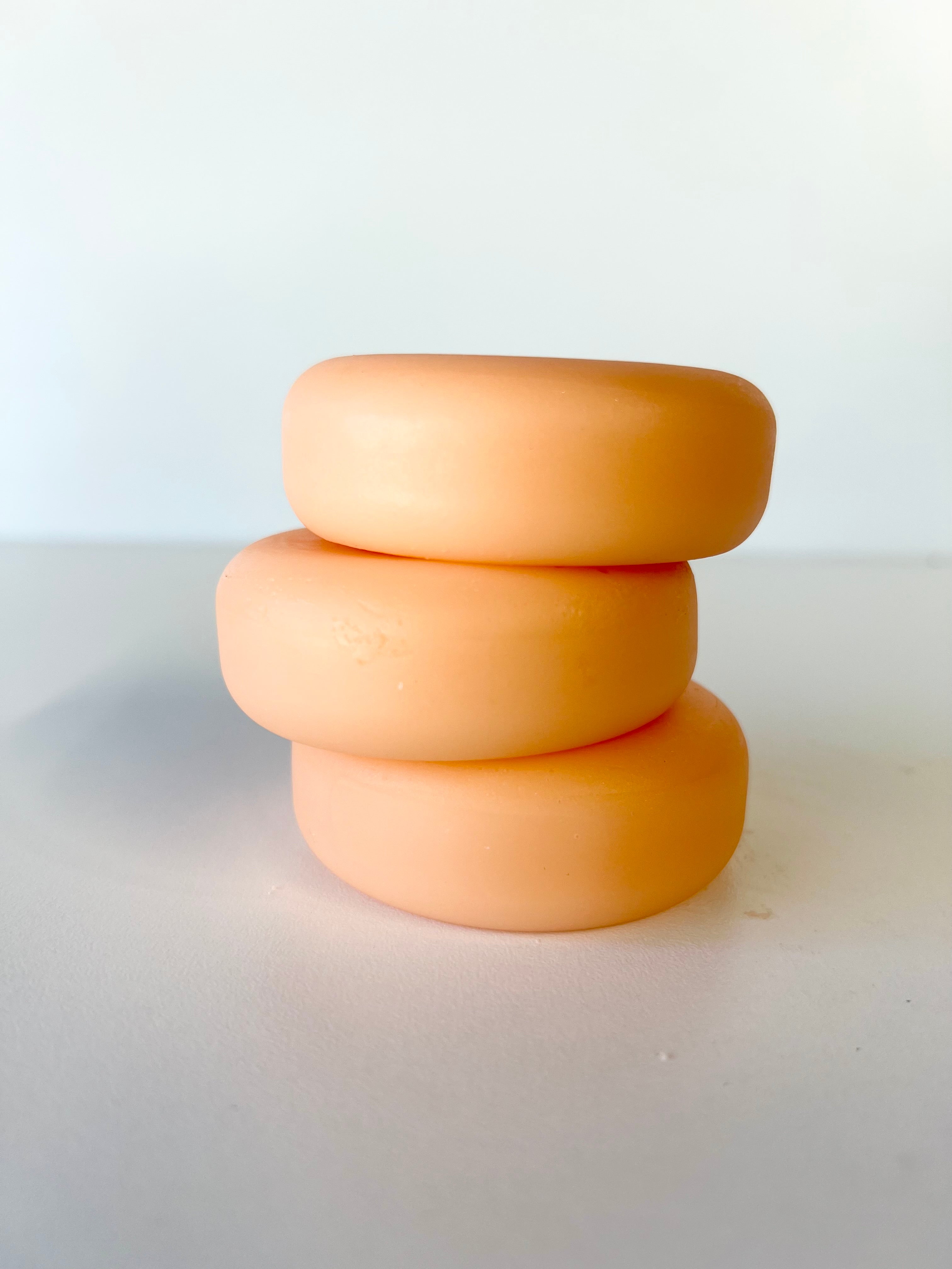 Hello Darlin conditioner bar by Farmhouse Lather for smooth soft plastic free hair care