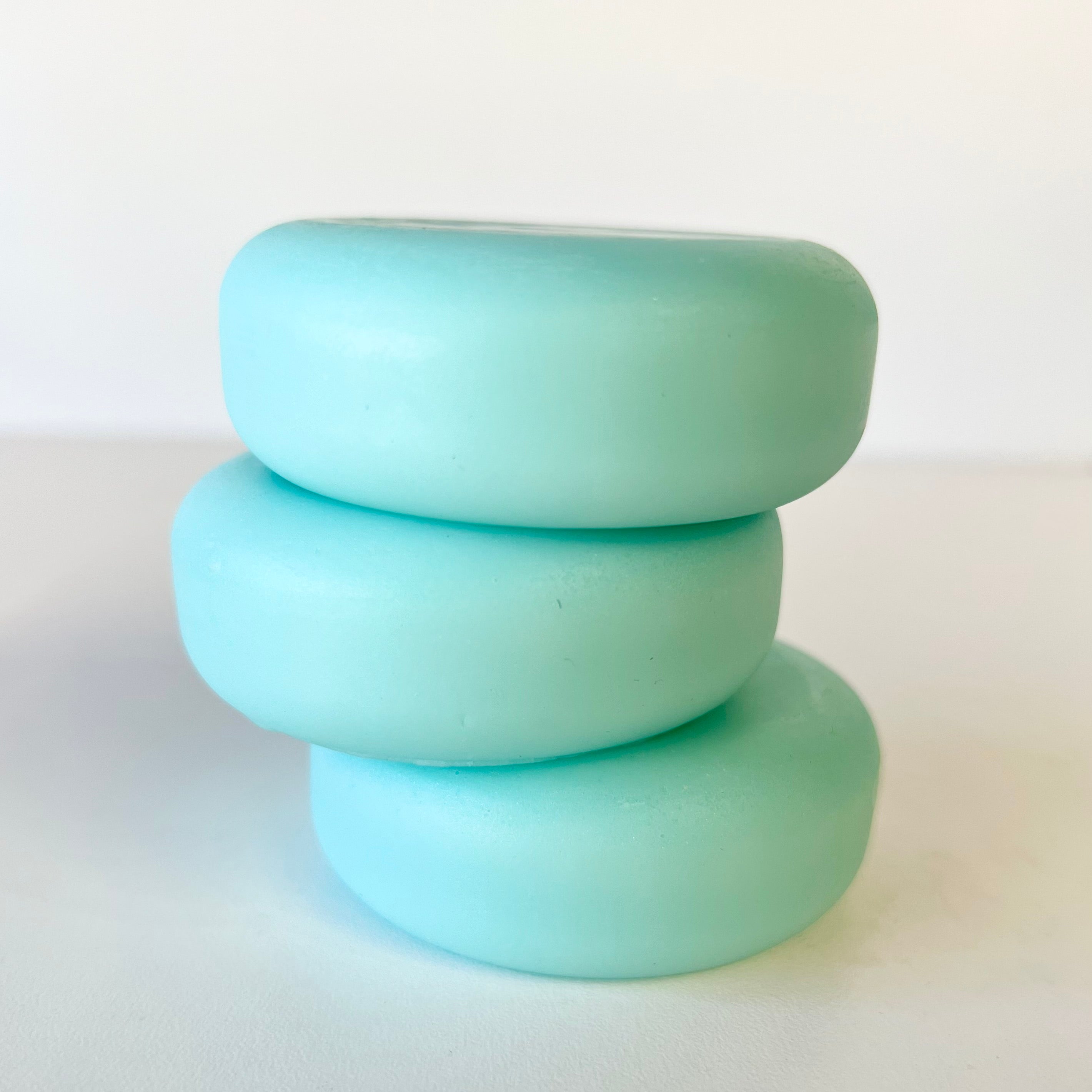 Minty Frostbite conditioner bar by Farmhouse Lather for smooth soft plastic free hair care