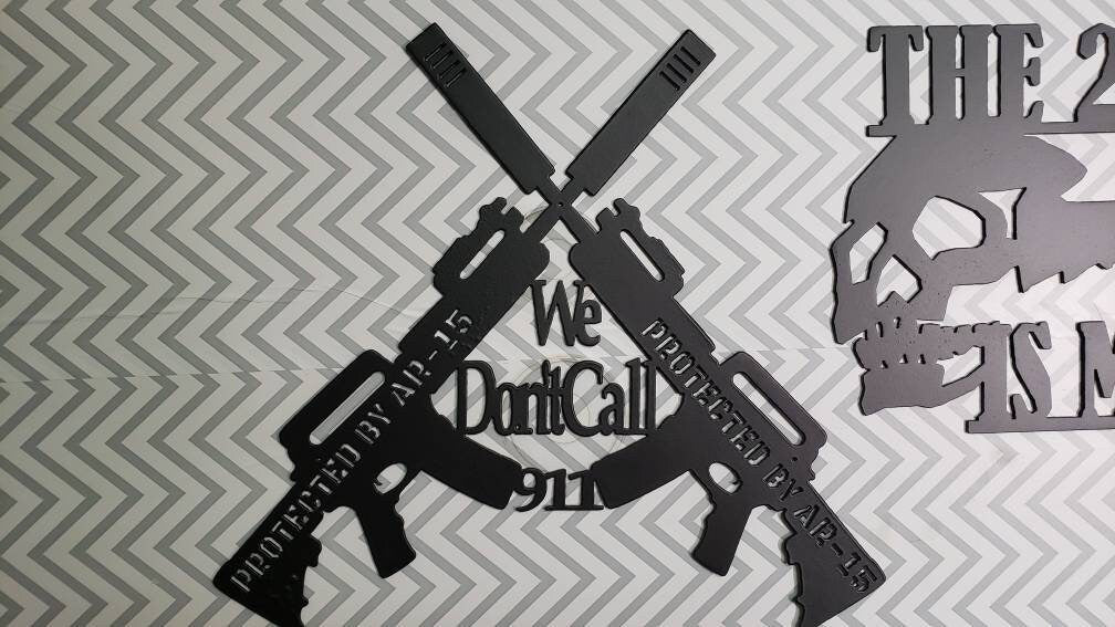 We Don’t Dial 911 AR-15 Metal Wall Art – Second Amendment Gun Rights Sign for Home or Garage