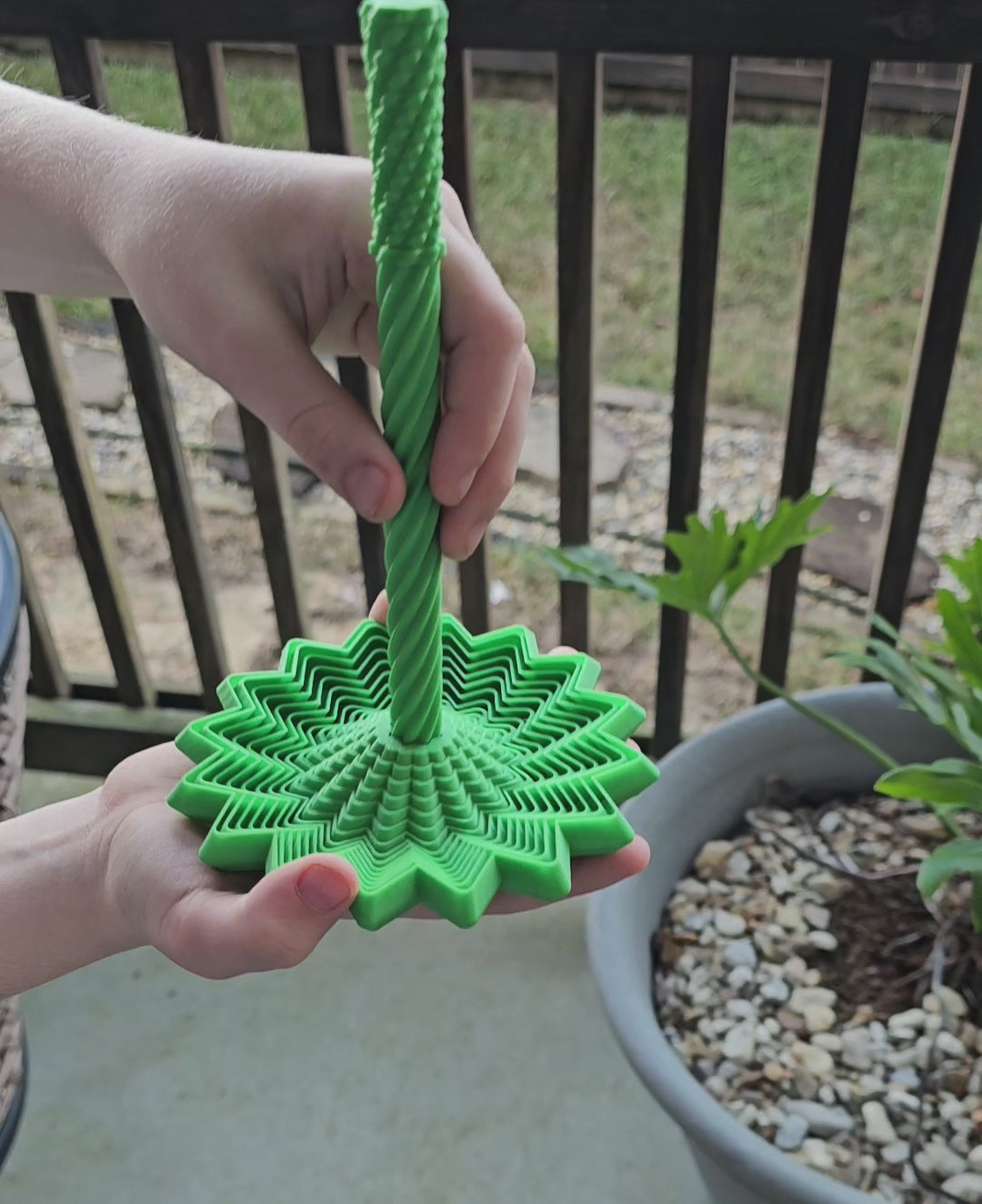 Dhalia Twisting Star: Wholesale Starter Sets by The Tween Space, 3D printed toy detail photo 2